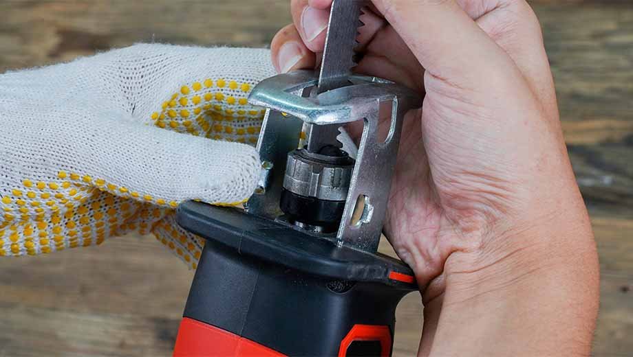 What Are Precautions For Using Cordless Reciprocating Saw - Hardell